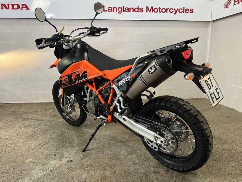 KTM 950