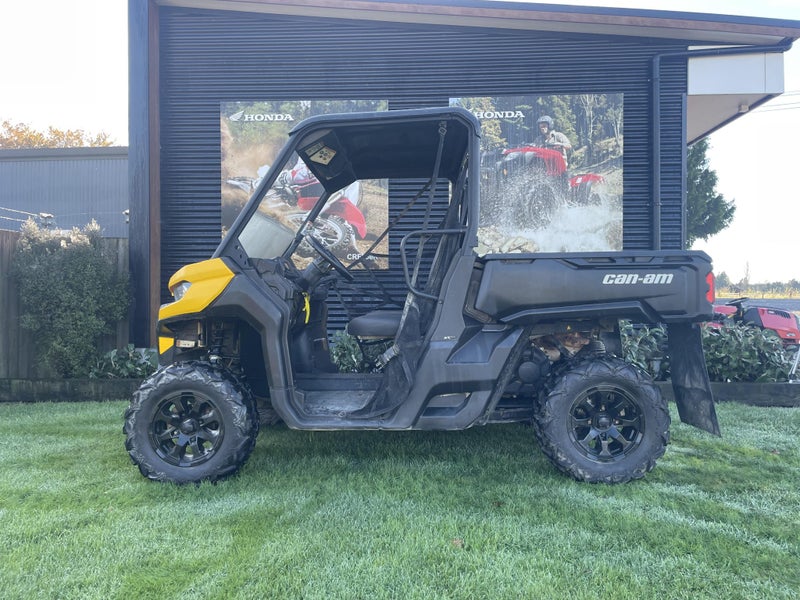 Can-Am Defender