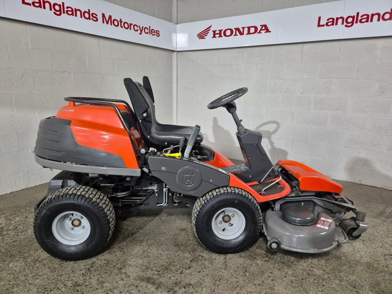 Husqvarna R422Ts