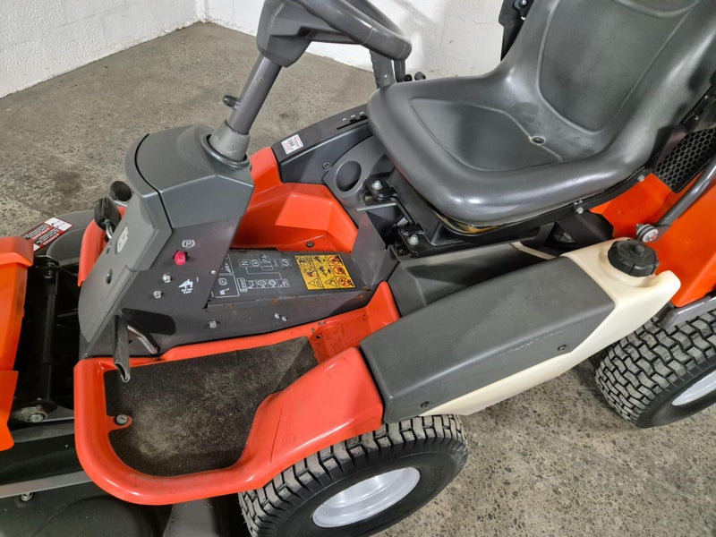 Husqvarna R422Ts